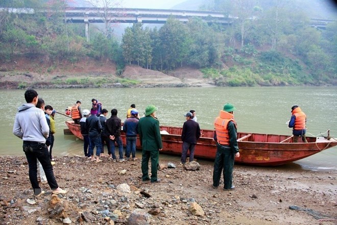 Vụ nhiều người đuối nước trên sông Hồng: 8/9 thi thể nạn nhân được tìm thấy