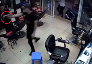Hà Nội: Nghi án nổ súng trong tiệm cắt tóc, chủ quán bị trọng thương