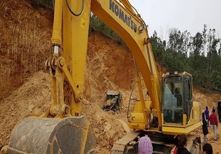 Sập mỏ khai thác đất trái phép, tài xế xe tải tử vong