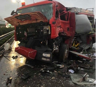 Vụ xe khách tông xe cứu hỏa trên cao tốc: Phó thủ tướng yêu cầu điều tra