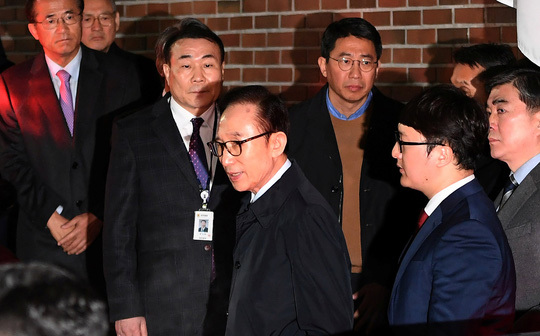 Tòa án Hàn Quốc ra lệnh bắt cựu Tổng thống Lee Myung-bak vì tội gì?