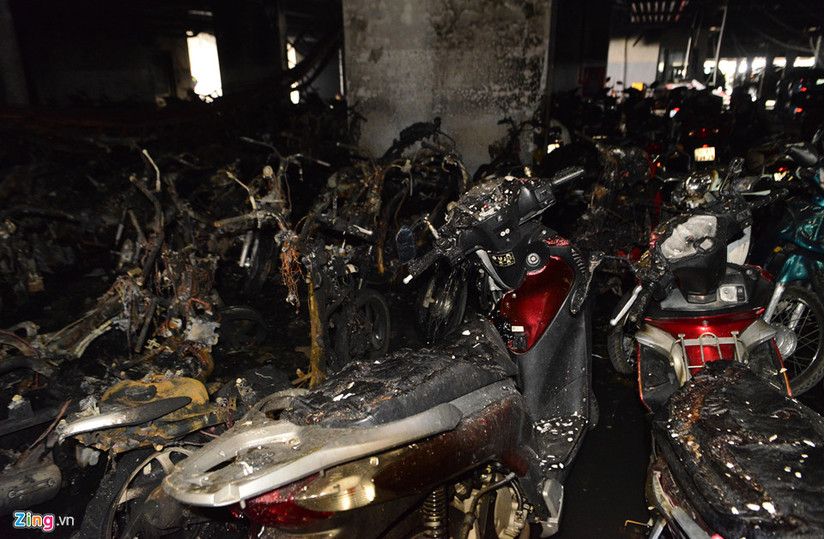 Hàng trăm chiếc xe thành sắt vụn sau vụ cháy chung cư ở Sài Gòn