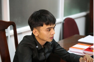 Nghi người phụ nữ chia rẽ tình cảm của mình và bạn gái, thanh niên chặn đường đâm nạn nhân rồi cướp xe