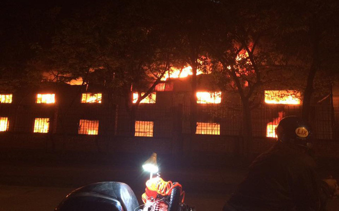 Cháy dữ dội tại công ty may Hàn Quốc ở Vĩnh Phúc