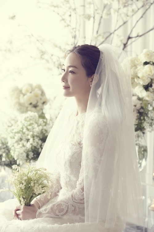 Lên xe hoa ở tuổi 42, mỹ nhân Choi Ji Woo cực lộng lẫy và xinh đẹp2