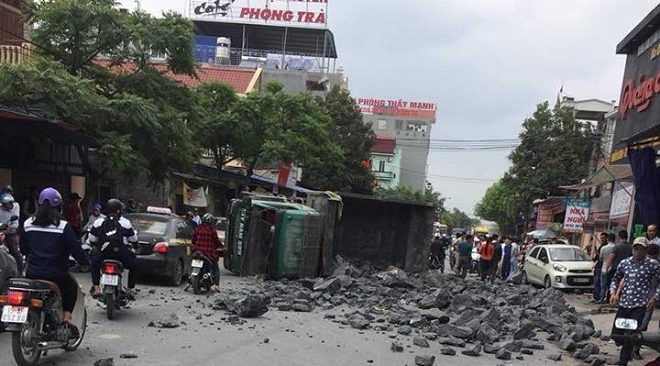 Luật sư nói gì về vụ tài xế xe tải bẻ lái cứu 2 cô gái ở Hải Phòng phải đối mặt với khoản nợ lớn