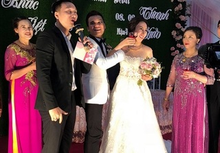Khắc Việt bật mí lý do cưới vào ngày Quốc tế nói dối