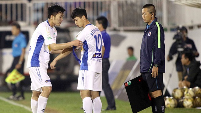 tiền đạo Công Phượng dự bị trận trận gặp Nam Định ở vòng 4 V.League