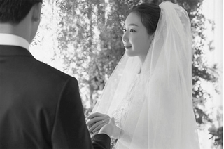 Chồng Choi Ji Woo là nhân viên IT và kém vợ 13 tuổi