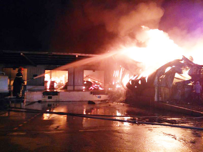 Cháy ở KCN Hải Yên: Vụ cháy cơ bản đã được dập tắt3