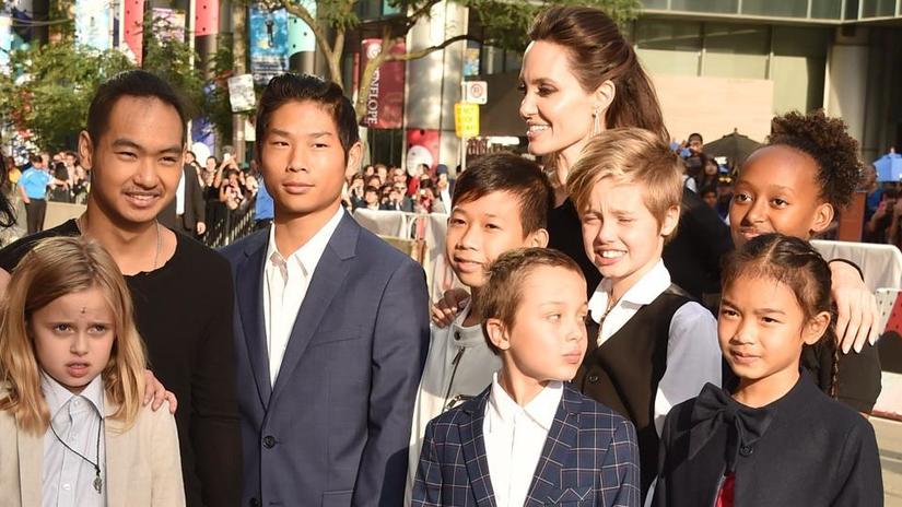  Sau 2 năm đệ đơn, Angelina Jolie - Brad Pitt chính thức ly hôn