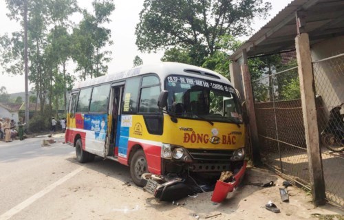 Tai nạn kinh hoàng giữa xe buýt với 3 xe máy, 5 người thương vong
