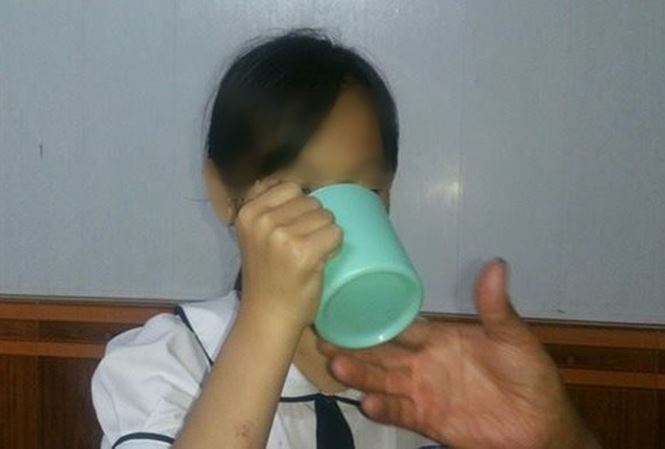 Phạm Hương, Mr Đàm phẫn nộ vụ cô giáo cho học sinh uống nước giẻ lau bảng