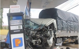 Khánh Hòa: Xe khách va chạm với xe tải 7 người bị thương
