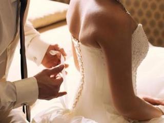 Sau cưới, chồng không chịu 'động phòng' khiến vợ gọi ngay cảnh sát