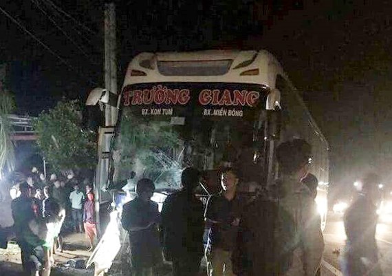 Xe cấp cứu gây tai nạn thảm khốc 3 người tử vong ở Đắk Nông