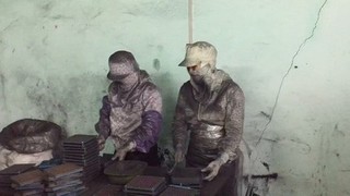 Lạnh gáy bên trong xưởng sản xuất thuốc ung thư từ bột than
