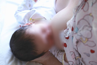 Bài học xương máu từ người mẹ để con 7 tuần tuổi chết trong khi bú