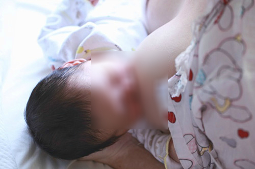 Bài học từ người mẹ để con 7 tuần tuổi chết trong khi bú