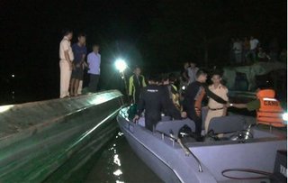 Chìm sà lan hơn 100 tấn trong đêm, 3 mẹ con tử vong thương tâm 