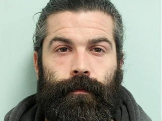 Gã đàn ông phải khai báo cảnh sát mỗi khi ‘quan hệ’ với phụ nữ