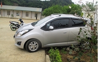 Vụ giáo viên lùi xe khiến 2 học sinh thương vong ở Sơn La: Cô giáo chưa có giấy phép lái xe là người cầm lái