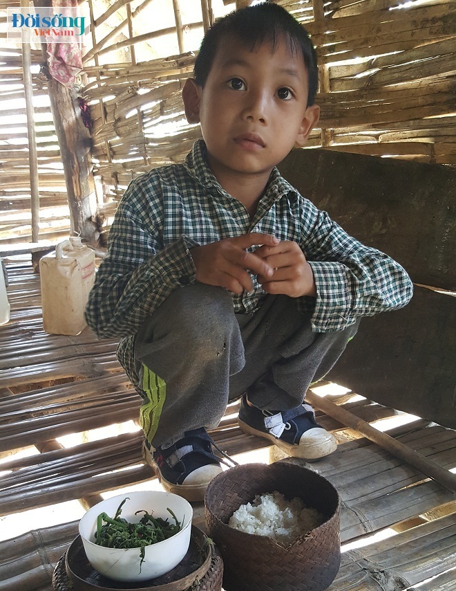  nẹp cơm khô khốc của những đứa trẻ Xinh Mun