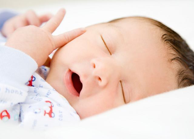 Giờ ngủ chuẩn của trẻ dưới 1 tuổi và mẹo giúp bé ngủ ngoan