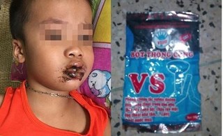 Ăn nhầm bột thông bồn cầu, bé trai 1 tuổi phải nhập viện
