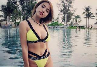 Bị chê diện bikini xấu, MC Thanh Vân Hugo lên tiếng đáp trả