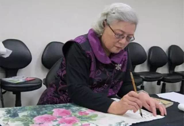 Tròn 80 tuổi, nữ sĩ Quỳnh Dao vẫn bị vạch trần quá khứ cướp chồng