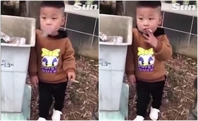 Bé 3 tuổi hút thuốc lá