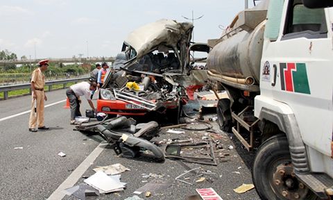 Ngày 30/4 tai nạn giao thông tăng mạnh làm 48 người thương vong