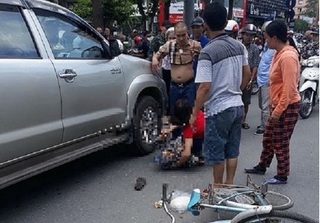Tài xế lùi xe tông chết người phụ nữ ở Nghệ An do... cãi nhau với vợ!