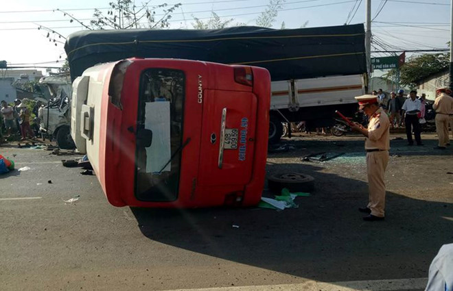 Tiết lộ nguyên nhân xe khách gây tai nạn thảm khốc, 14 người thương vong