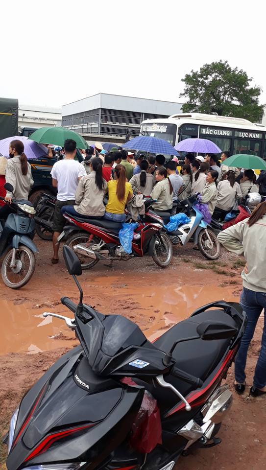 Bắc Giang: Công nhân đình công phản đối chậm lương, không đóng bảo hiểm gây ách tắc giao thông gần 3 tiếng