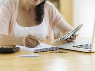 'Lộn tiết' khi phát hiện sự thật về những lần mẹ chồng khóc lóc kêu hết tiền