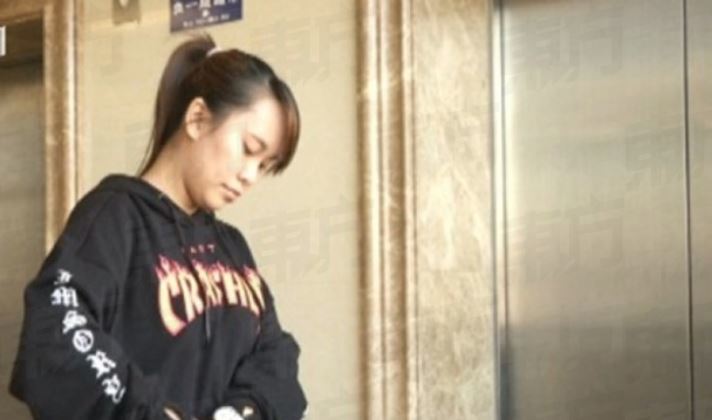 Thường xuyên ngủ kê đầu lên tay, người phụ nữ phải trả giá đắt