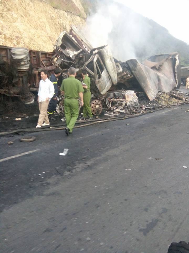 Gia Lai: 2 người chết cháy sau vụ tai nạn kinh hoàng3