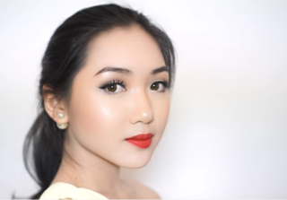 Chloe Nguyễn - cô nàng xinh đẹp và sang chảnh, kiếm bộn tiền nhờ tài trang điểm