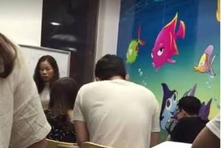 Sống như bị quay clip