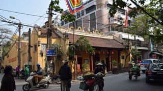Khách sạn Mỹ Kinh: 'Hàm cá mập nuốt đền Bạch Mã'?