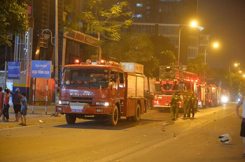 Hà Nội: Cháy lớn ở tòa nhà MB Grand Tower trên đường Lê Văn Lương7