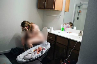 Bức ảnh 'bóc trần' sự thật sau sinh chạm đến trái tim của nhiều bà mẹ