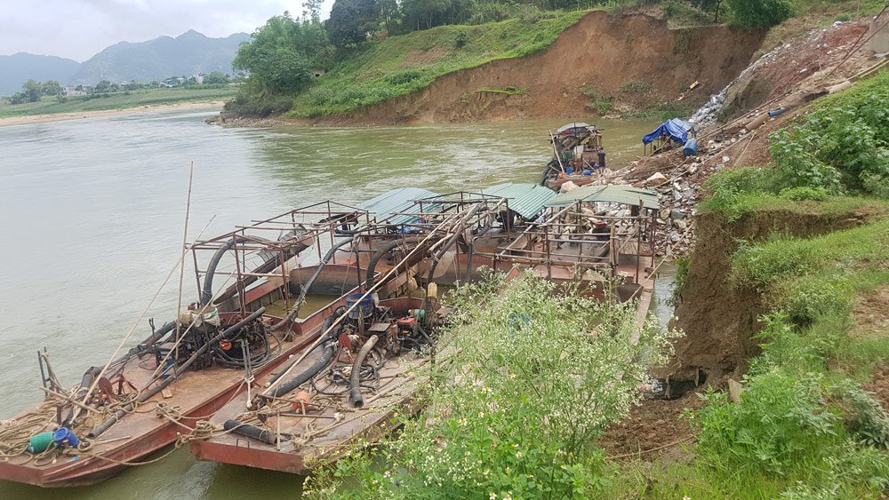 Chưa nghiệm thu, kè trăm tỷ chống sạt lở đã sụt xuống sông Lô