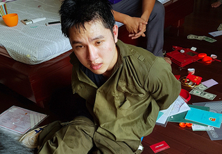 Chỉ bằng một mảnh giấy, người phụ nữ ở Hà Tĩnh giải cứu cả gia đình bị tên cướp khống chế