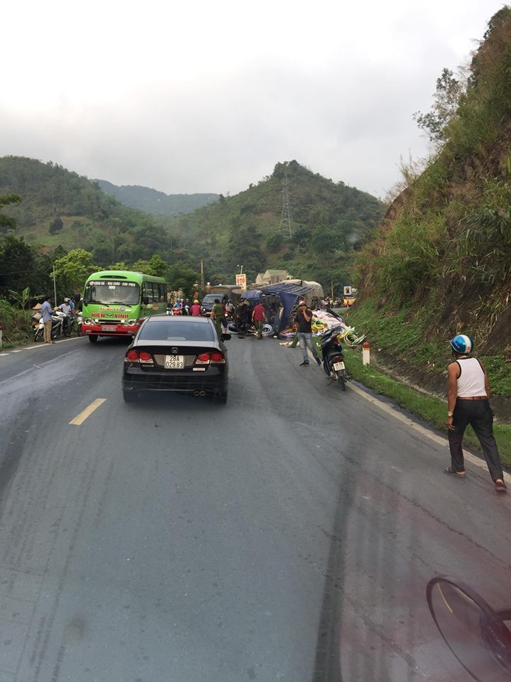 Hòa Bình: Hàng chục người thương vong trong vụ tai nạn liên hoàn ở Dốc Cun