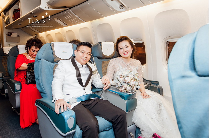 Đám cưới siêu khủng ở Nam Định rước dâu bằng máy bay