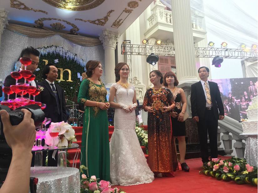 Đám cưới siêu khủng ở Nam Định rước dâu bằng máy bay4