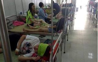 Vĩnh Phúc: Hơn 70 sinh viên lớp mầm non nhập viện sau liên hoan